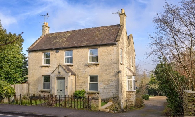 Edge House | 19th Century House, Private Parking, nr Painswick