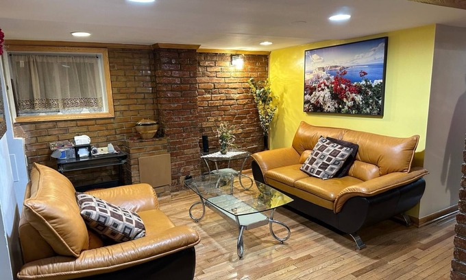 Park View Apartment | 1B/Ba/Kitch/TV Study Lrg closet Near 5 major hospitals, and the zoo, city life