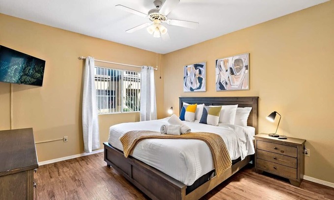 Central Scottsdale Condo | 1BD, Resort Amenities, Scottsdale, Pool & Gym
