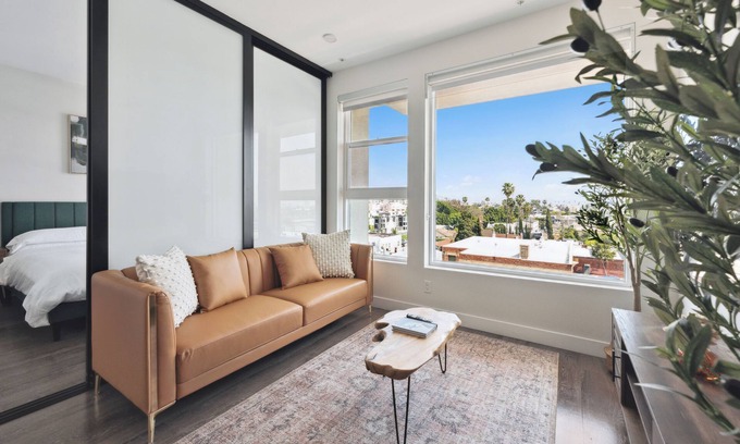 Beverly Grove Apartment | 1bdr getaway in Hollywood w/Free Parking, Gym, Pool