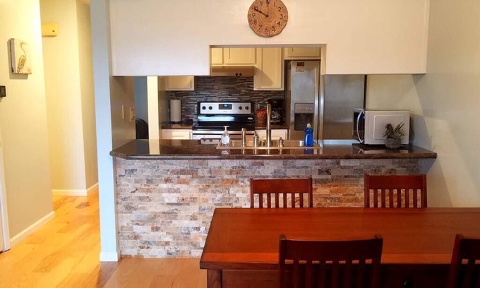 Table Rock Condo | 1bed/1bath King! Pool & Hot Tub! Kitchen! Gated Community!