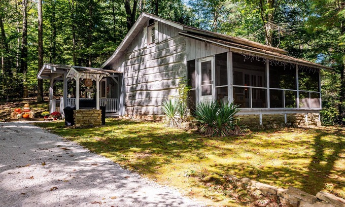 Nashville Cabin | 1BR, 1BA Log Cabin