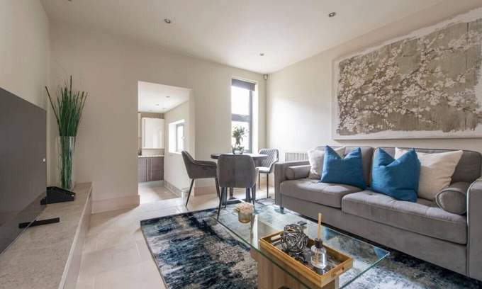 Valentines Apartment | 1BR 1BA Retreat Near Ilford High Street
