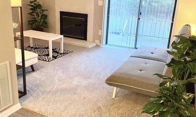 Lorton Apartment | ☆1BR Apt in ♡ of Lorton | Free Parking, Pool, Gym☆