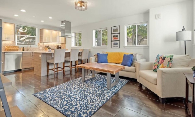 City Park West Apartment | 1BR City Park Stay, Medical District 30 Day