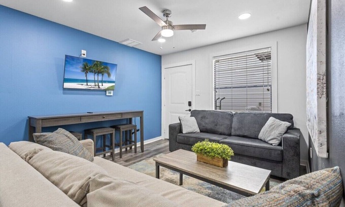 South Central Houston Apartment | 1BR Getaway Sleeps 2 Near Med Center & UH
