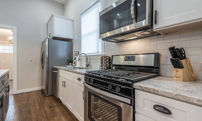 Government Hill House | 2.5 miles to Alamodome - Best location in SA 1 mi to The Pearl & Riverwalk