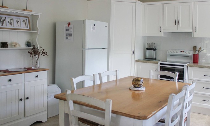Rainbow Beach Apartment | 2/51 Carlo Road - Rainbow Beach. Pets welcome, Air conditioning, Walk to the shops