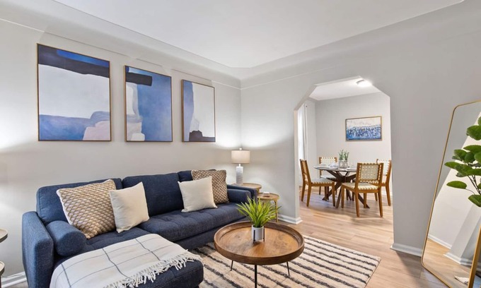 Wyandotte House | 2 BD Home Fast Wi-Fi Wyandotte/Detroit Rivern