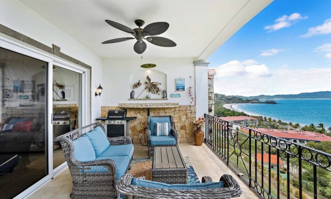 Playa Flamingo Apartment | 2-BD Ocean-View Condo with Pool, Walk to Beach