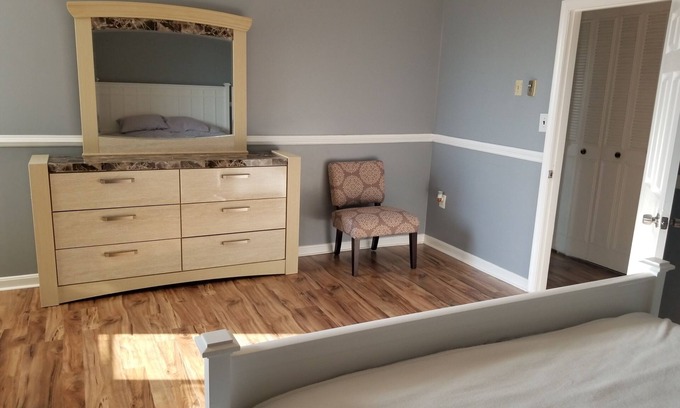 Lake Barcroft Condo | 2-bdr Condo for a Professional Traveller