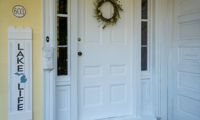 Saint Joseph House | 2 bdr historic house located one block/walking distance to downtown St. Joe!