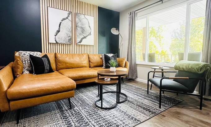 Yale Apartment | 2 BDRM APT with Washer Dryer Patio and fireplace
