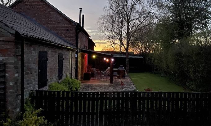 Langrick Cottage | 2-bed 18th Century Barn - Sleeps 6 - Pet Friendly