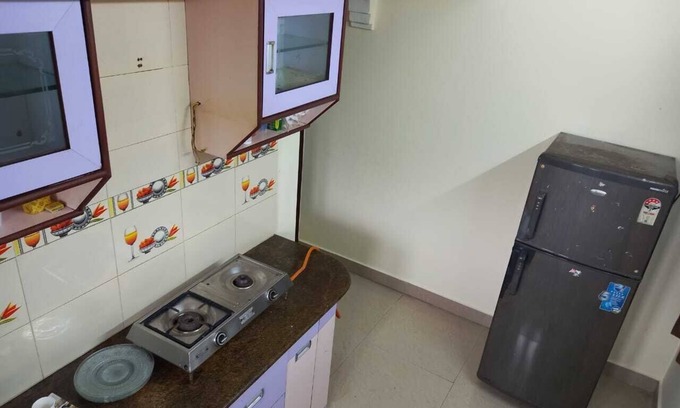 Valasaravakkam Apartment | 2 Bed, 2 Bath Aptmt with AC, water heater, TV, 24x7 Internet, Fridge, Gas Stove