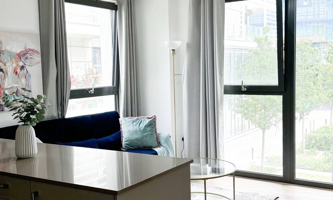Lansbury Apartment | 2 bed 2 bath Luxury apt | 1 min to stn.