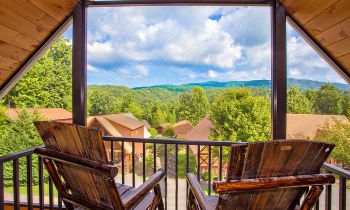 White Oak Lodge Cabin | 2 bed and 2 bath log Cabin located in the highly sought after White Oak Resort