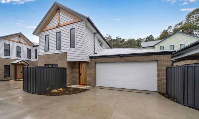 Beechworth House | 2 Bed Central New townhouse