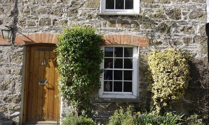 St Minver Cottage | 2 bed Cornish dog-friendly holiday cottage, near Rock, North Cornwall, UK.
