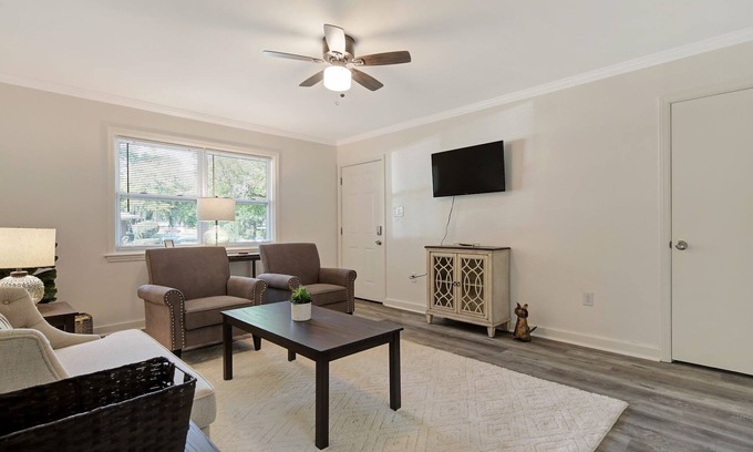 Midtown Apartment | 2 bed Corporate Apt. Pets OK perfect for short and longterm stays