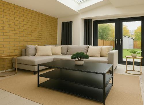 Thornton Apartment | 2 Bed Garden Flat in Balham