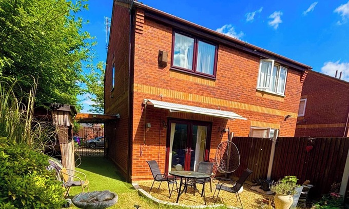 Liverpool House | 2-Bed House, Sleeps 4, Garden, 10 mins to Anfield