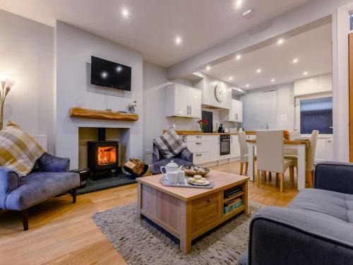 Keswick House | 2 Bed in Keswick SZ036