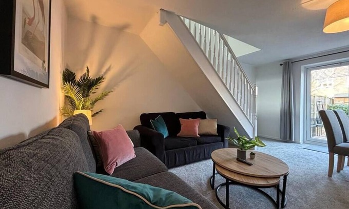 Shrewsbury House | 2 Bed Near Shrewsbury Hospital
