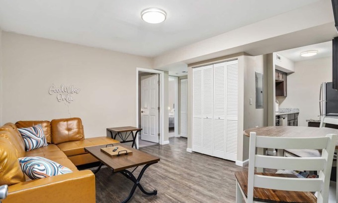 University District Apartment | 2 bed on 4th St and 15th Ave
