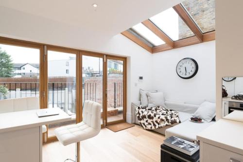 Parsons Green and Walham Apartment | 2 Bed - Very Convenient Location - South Terrace