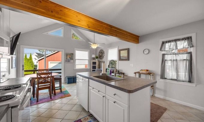 Waterford House | 2 Bed with a view of Sylvan Lake