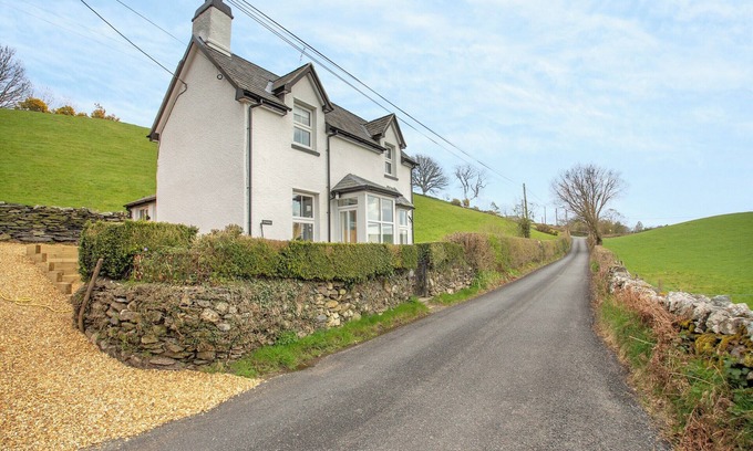 Snowdonia National Park Cottage | 2 bedroom accommodation in Capel Garmon, near Betws-y-Coed