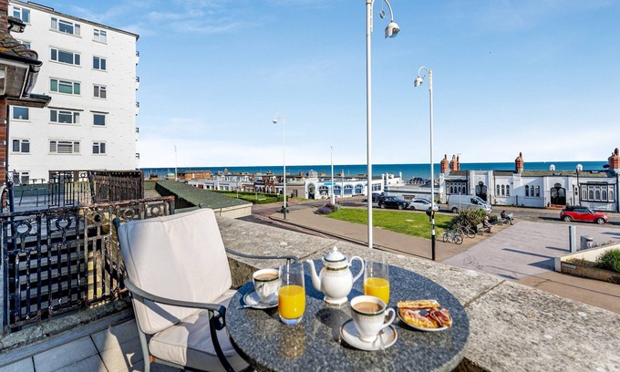 Bexhill-on-Sea Cottage | 2 bedroom accommodation in Bexhill-on-Sea