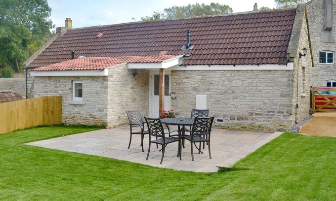 Newton St Loe Cottage | 2 bedroom accommodation in Marksbury, near Bath