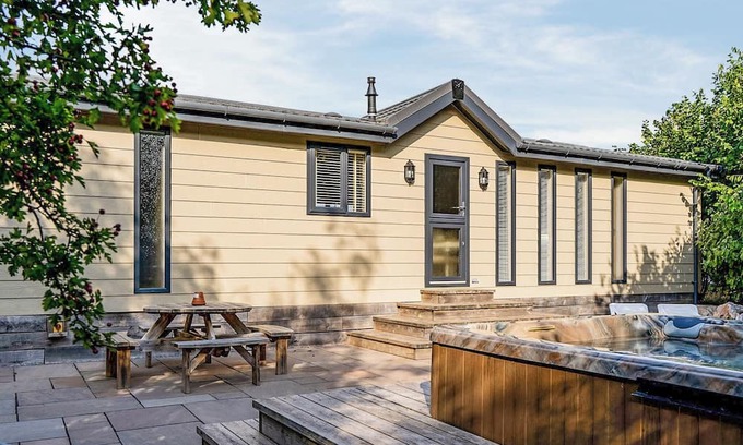 Milverton Ski Chalet | 2 bedroom accommodation in Cannington