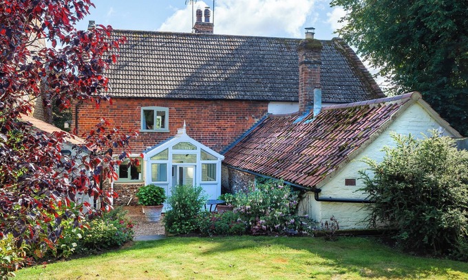 Docking Cottage | 2 bedroom accommodation in Docking, near Hunstanton