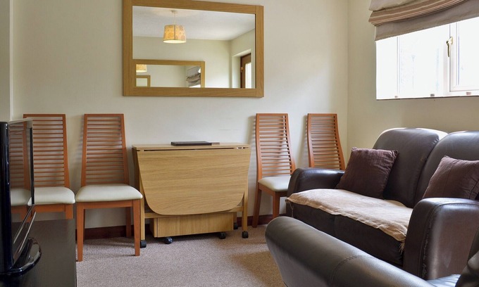 East Huntspill Cottage | 2 bedroom accommodation in East Huntspill, near Highbridge