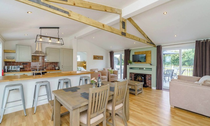 Ellesmere Ski Chalet | 2 bedroom accommodation in Tetchill