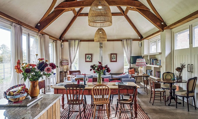 Taunton Cottage | 2 bedroom accommodation in Thornfalcon, near Taunton