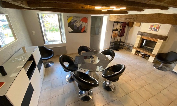 Sache House | 2-bedroom all-inclusive 3-star gîte, close to shops