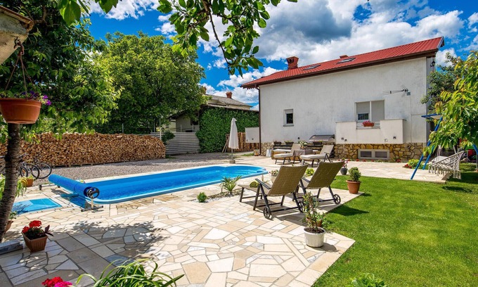 Sarsoni Apartment | 2 bedroom amazing apartment in Drazice