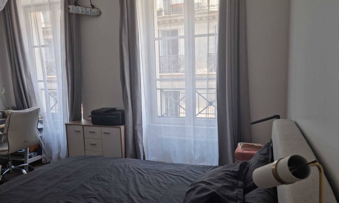 1st Arrondissement Boat Rental | 2 bedroom apartment 1 sofa 75m2 sleeps 6