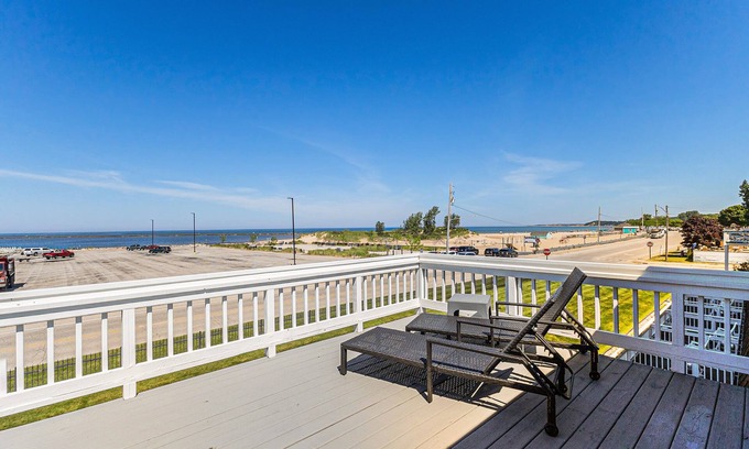 Ludington Condo | 2-bedroom Apartment-2 Balconies-Personal Patio-Porch-Lake Michigan View-Sleeps 8