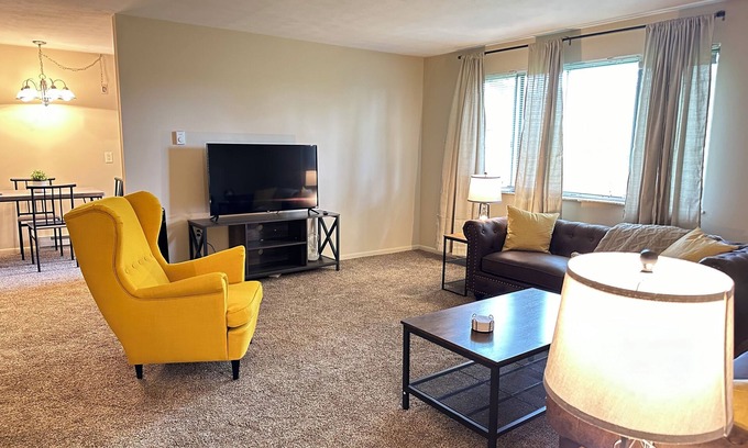Massillon Apartment | 2 Bedroom Apartment conveniently located to shopping and highway.