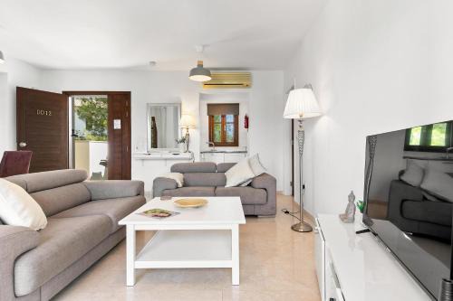 Aphrodite Hills Apartment | 2 bedroom Apartment Chloe with communal pool, Aphrodite Hills Resort
