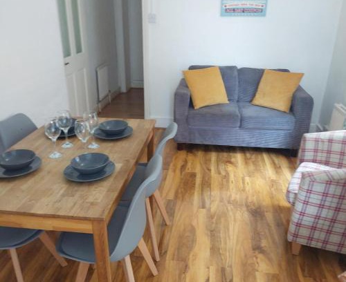 Collier's Wood Apartment | 2 Bedroom apartment, Fortescue Road