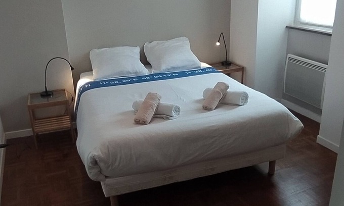 Lesneven Apartment | 2-bedroom apartment on 2nd floor for 4 people max.