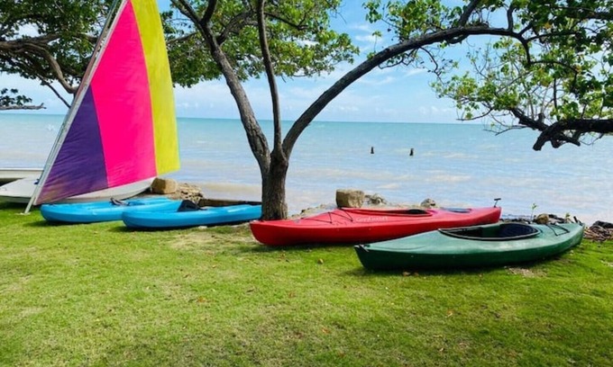 Frome Cottage | 2 Bedroom Beach House at Bluefields Bay