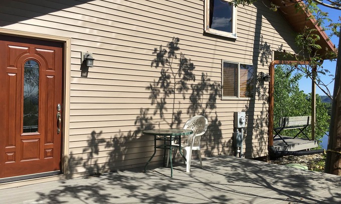 Lansing Cabin | 2 Bedroom Cabin Fantastic Mississippi River View