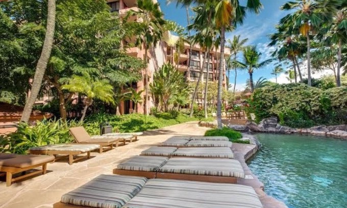 Kahana House | 2-bedroom Condo in charming Lahaina with AC and beach access